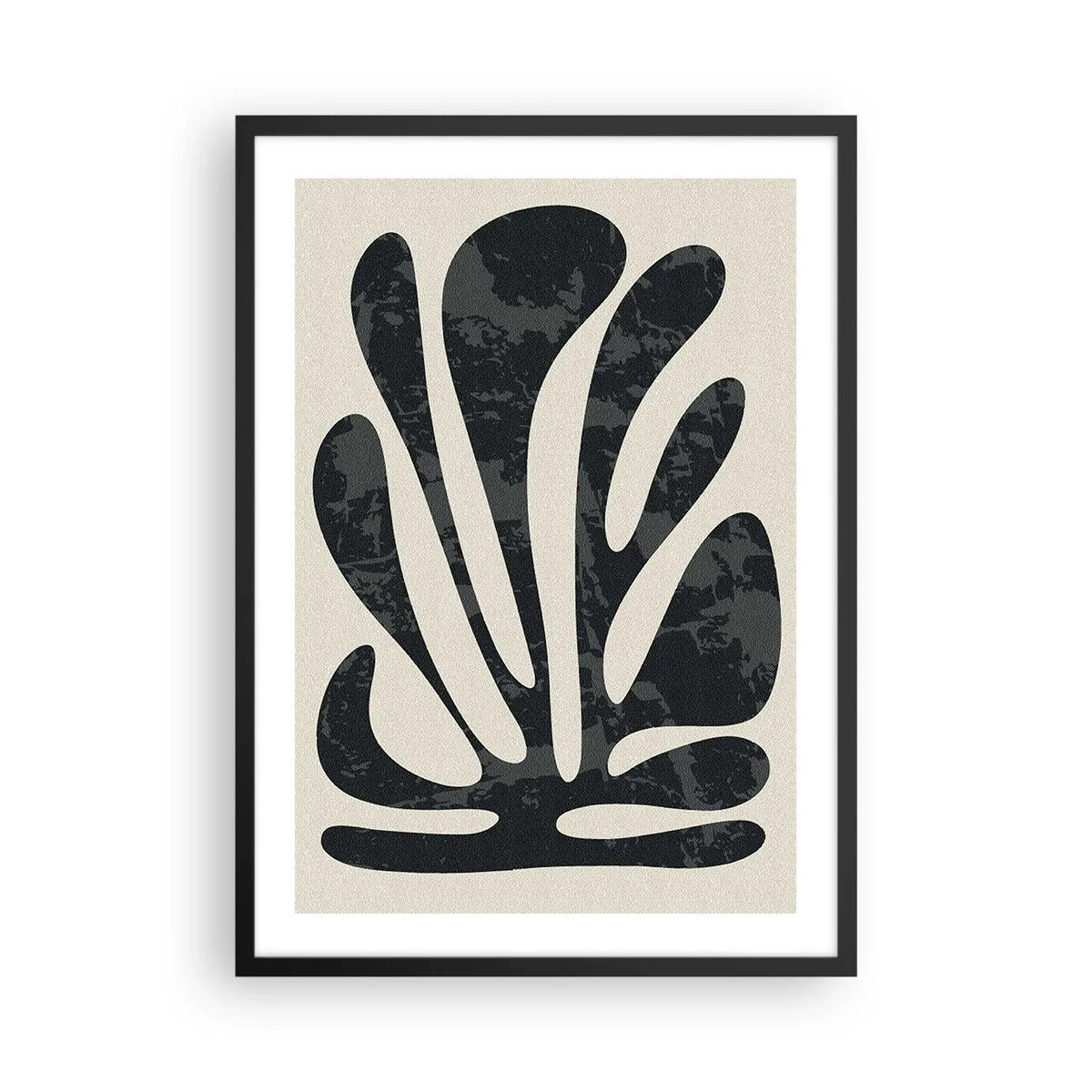Plakat i sort ramme - Abstrakt sort planteform på en beige baggrund - 50x70cm - Abstraktion med flere fingre - Moderne vægdekoration til stue og soveværelse ARTTOR