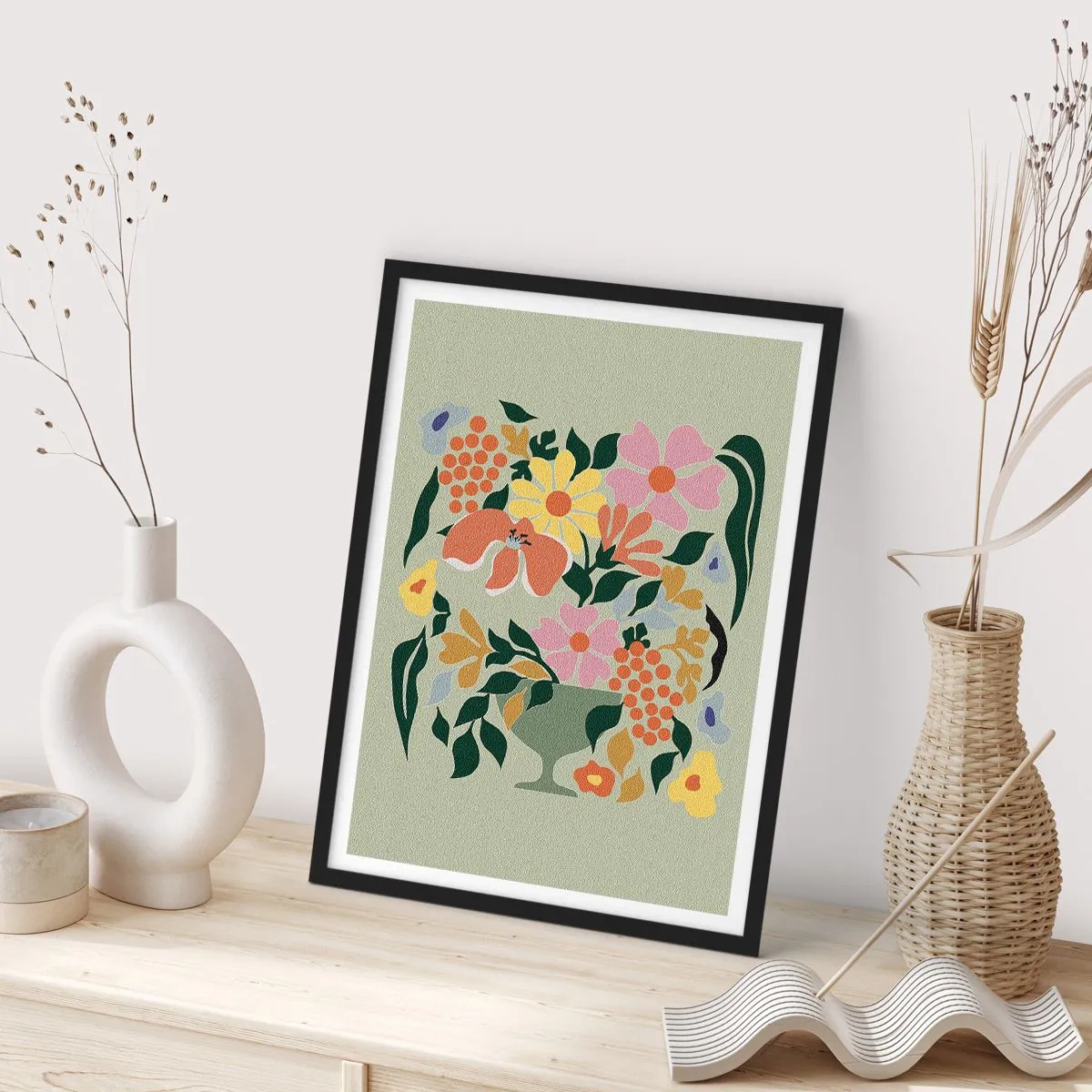 Plakat i sort ramme - Et farverigt blomsterarrangement i en dekorativ vase på en grøn baggrund - 50x70cm - En buket fuld af liv - Moderne vægdekoration til stue og soveværelse ARTTOR