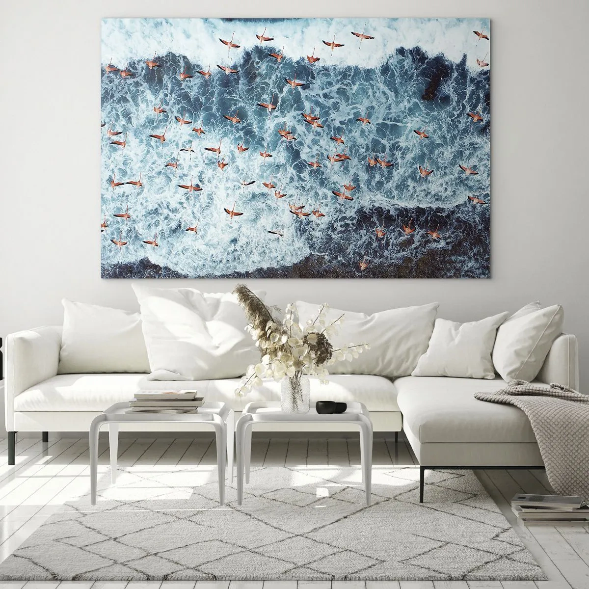 Billede på glas - Lyserøde flamingoer over de barske havbølger - 70x50cm - Parade ved havet - Moderne vægdekoration til stue og soveværelse ARTTOR