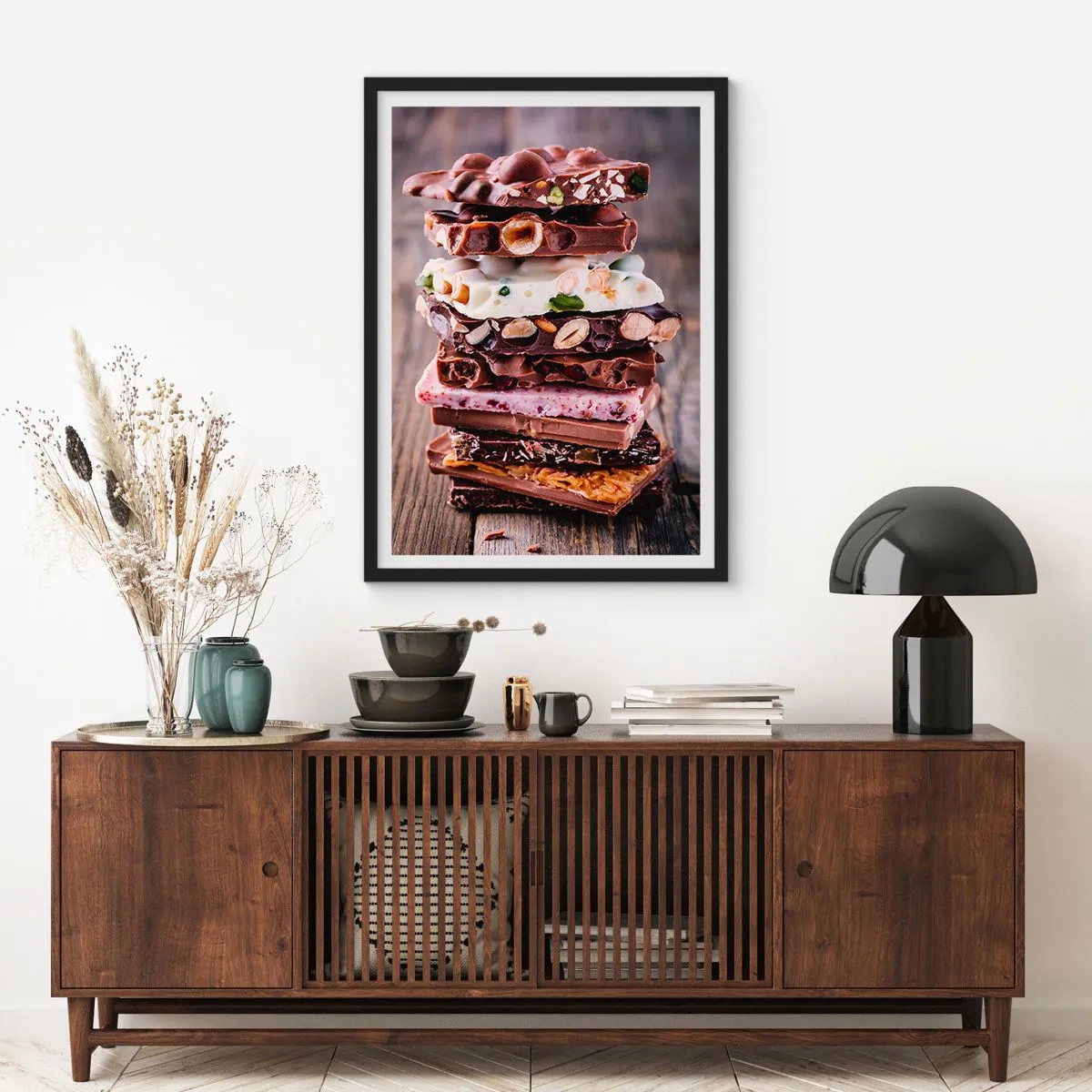 Plakat i sort ramme - En stak chokoladebarer med nødder og frugt - 50x70cm - Dejligt perspektiv - Moderne vægdekoration til stue og soveværelse ARTTOR