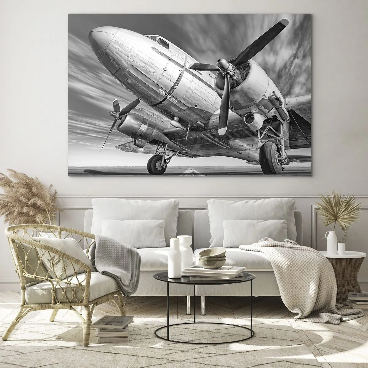 Billede på glas - Et sort-hvidt propelfly på landingsbanen - 70x50cm - Altid klar til at flyve - Moderne vægdekoration til stue og soveværelse ARTTOR