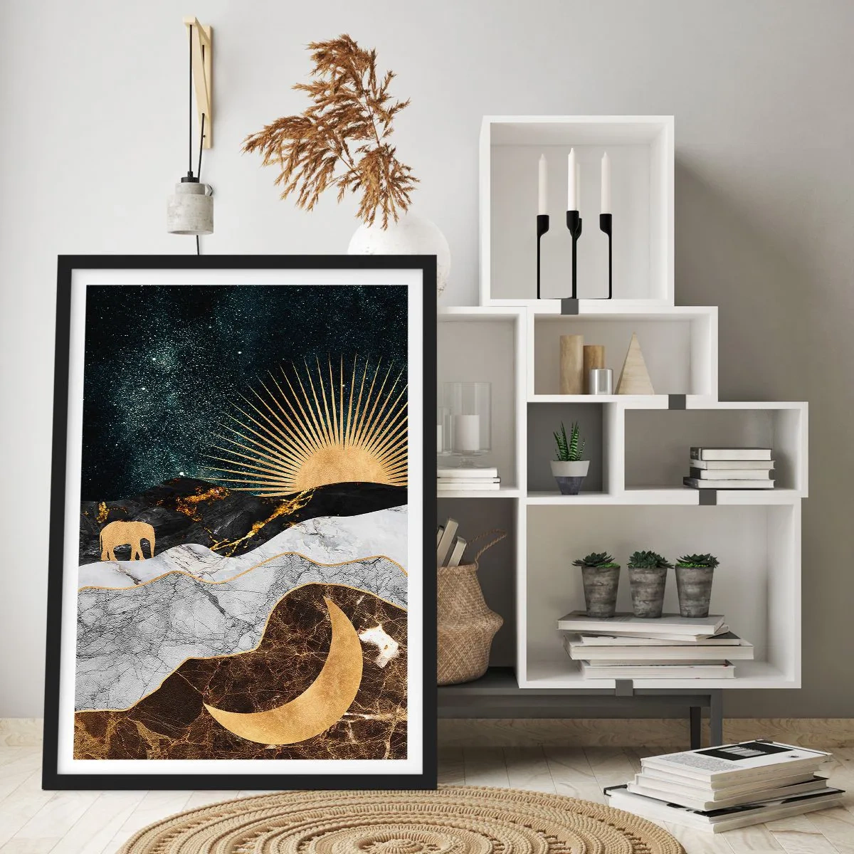 Plakat i sort ramme - Gyldent landskab med månen, solen og silhuetten af en elefant - 50x70cm - Evige love - Moderne vægdekoration til stue og soveværelse ARTTOR