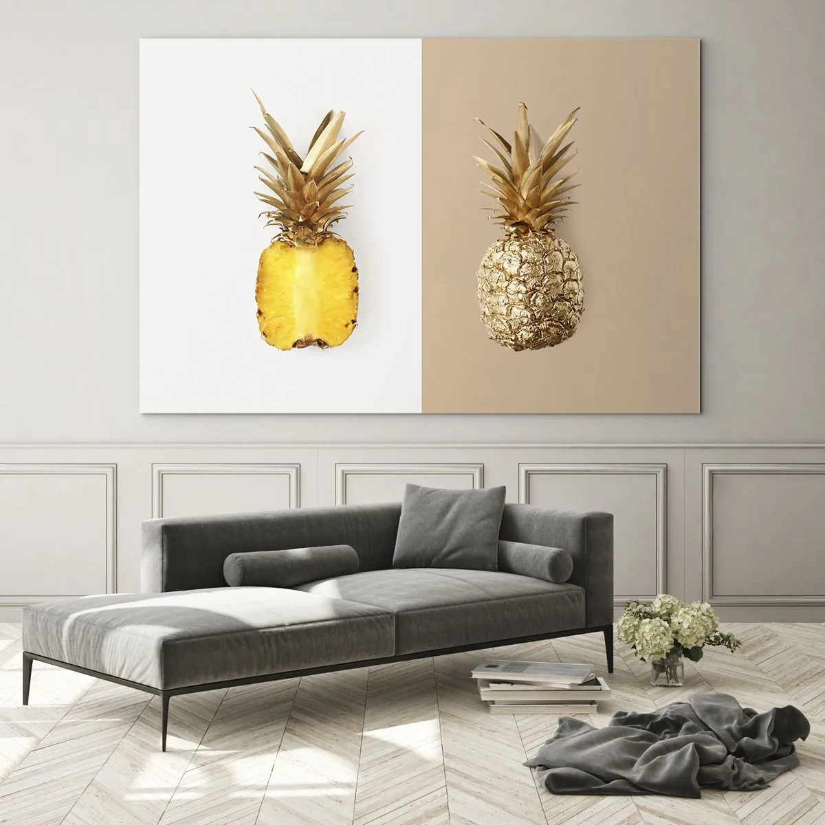 Billede på glas - En skåret og gylden ananas på to kontrasterende baggrunde - 70x50cm - Ananas til os - Moderne vægdekoration til stue og soveværelse ARTTOR