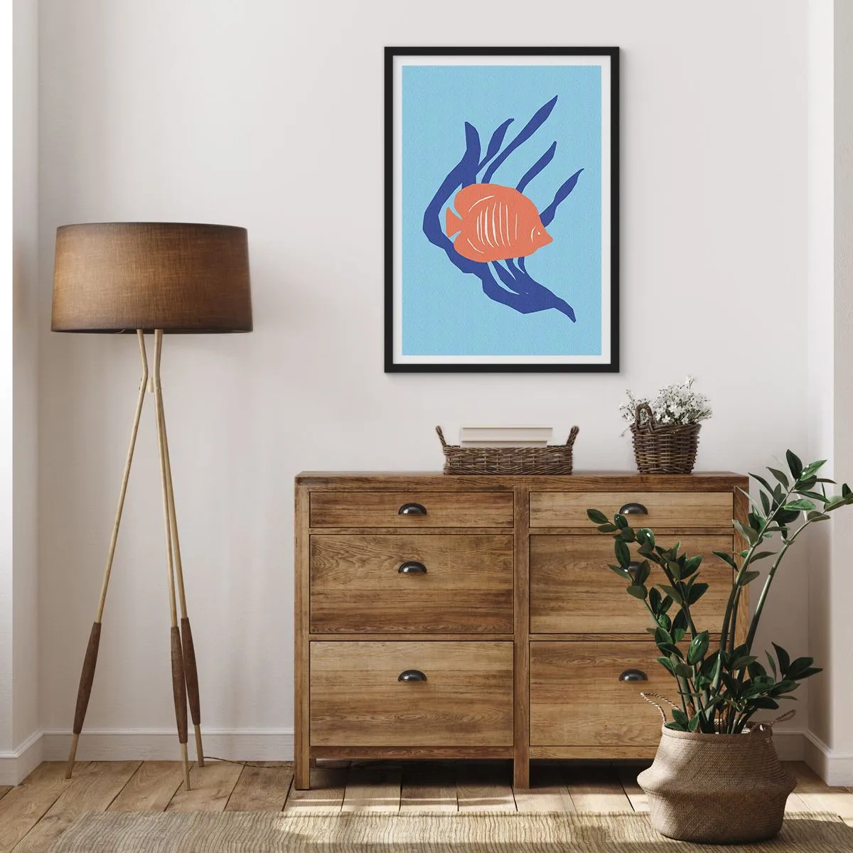 Plakat i sort ramme - Tropiske fisk blandt havplanter - 50x70cm - Koralvandsbeboer - Moderne vægdekoration til stue og soveværelse ARTTOR