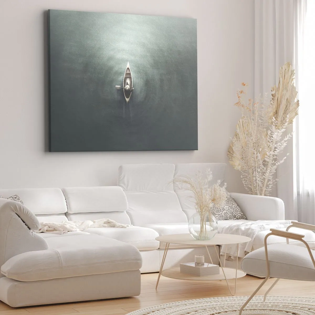Lærredstryk - Billede på lærred - En ensom båd på roligt vand i minimalistiske omgivelser - 70x50cm - På tværs af en månelyst sø - Moderne vægdekoration til stue og soveværelse ARTTOR