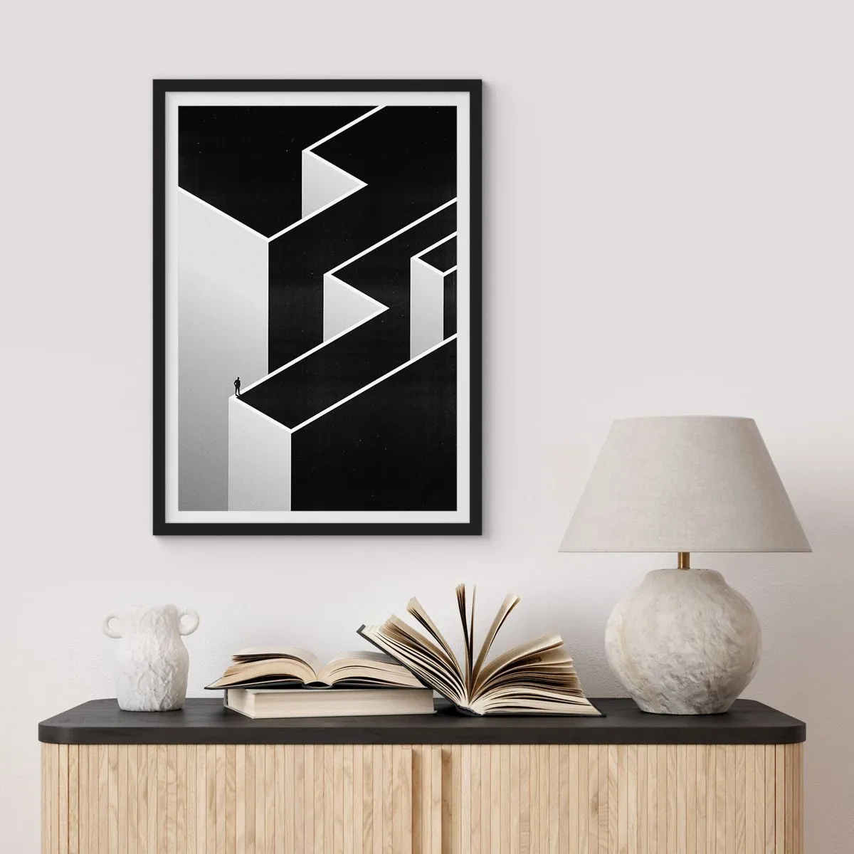 Plakat i sort ramme - En minimalistisk labyrint i sort-hvid - 50x70cm - Ensomhed på toppen - Moderne vægdekoration til stue og soveværelse ARTTOR