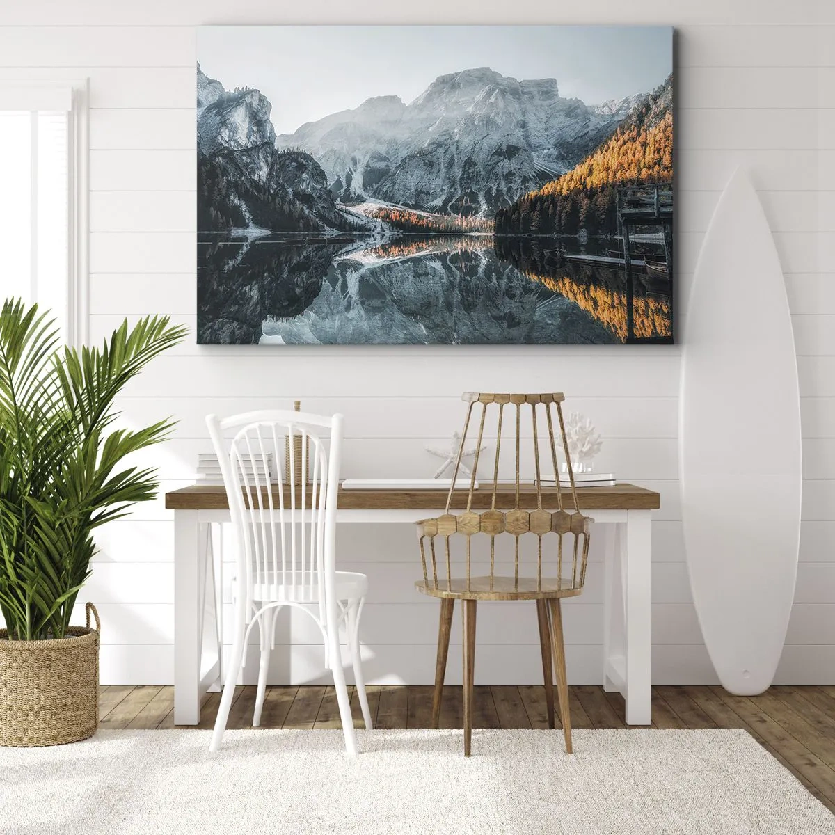 Lærredstryk - Billede på lærred - Et bjerglandskab spejlet i den rolige overflade af en sø - 70x50cm - Spejllandskab - Moderne vægdekoration til stue og soveværelse ARTTOR
