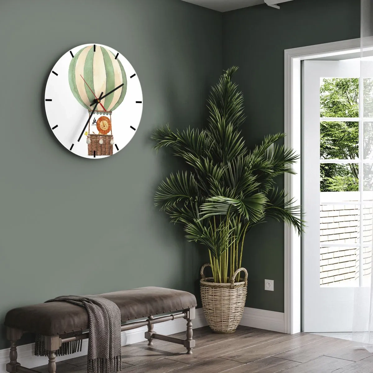 Vægur, Uret - En løve og en and i en ballon på en hvid baggrund - 30x30cm - Leons rejser - Moderne vægdekoration til stue, køkken og soveværelse ARTTOR