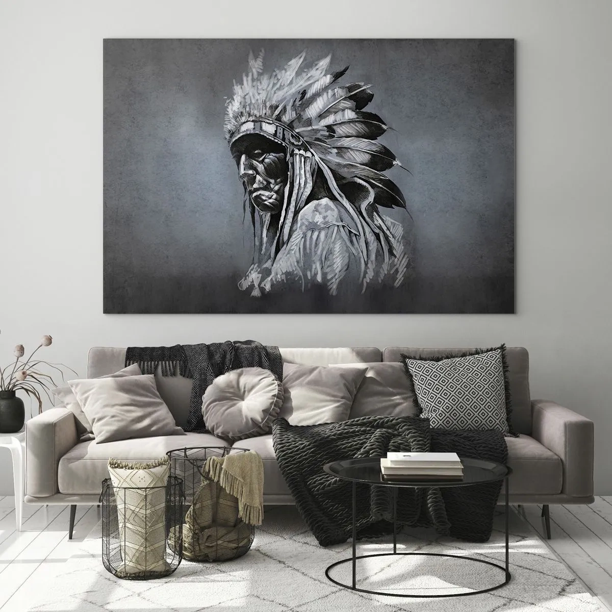 Billede på glas - Portræt af en mand med fjerhovedbeklædning mod en mørk, grå baggrund - 70x50cm - Tilbage til rødderne - Moderne vægdekoration til stue og soveværelse ARTTOR