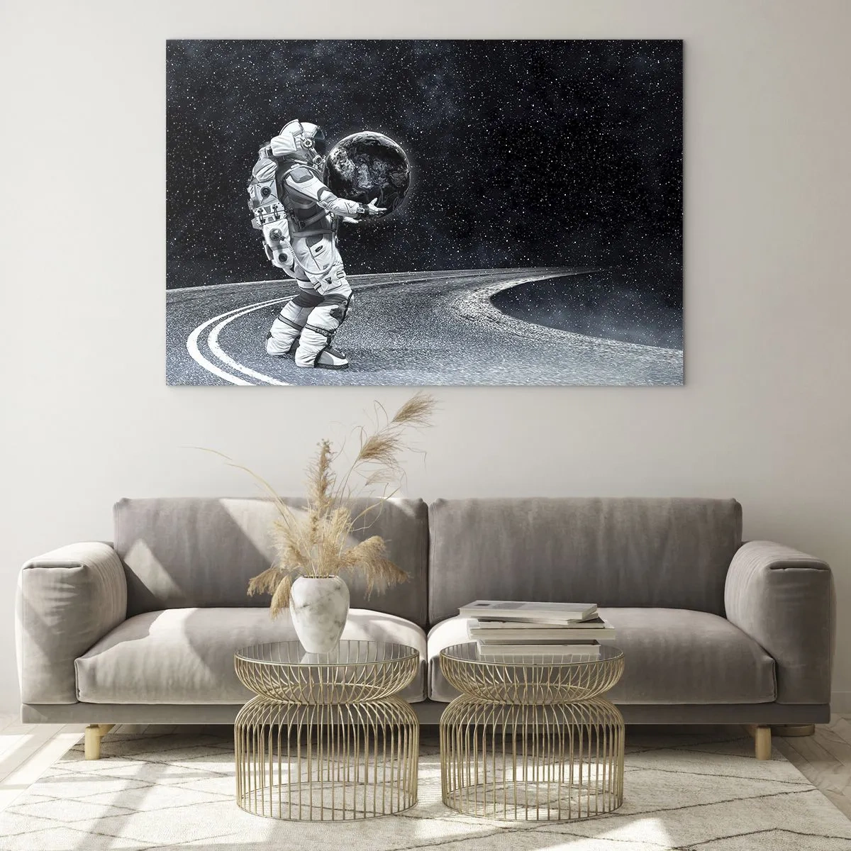 Billede på glas - En astronaut, der bærer Jorden på sin vej gennem universet - 70x50cm - På Mælkevejen - Moderne vægdekoration til stue og soveværelse ARTTOR