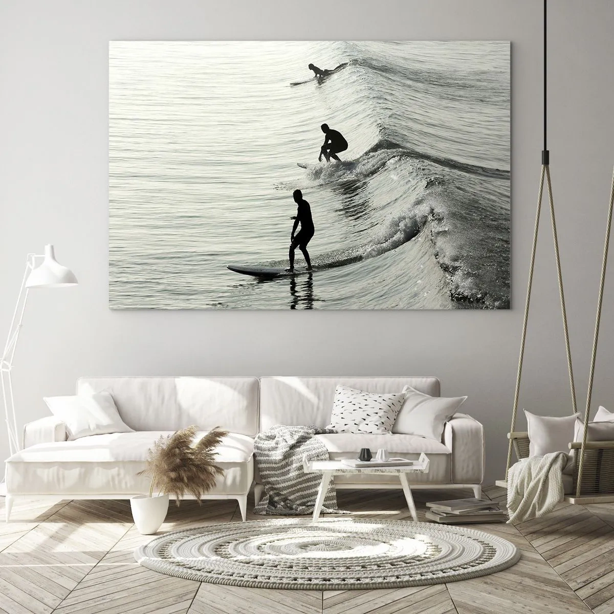 Billede på glas - Tre surfere rider på bølgerne om morgenen - 70x50cm - Mødet med bølgen - Moderne vægdekoration til stue og soveværelse ARTTOR