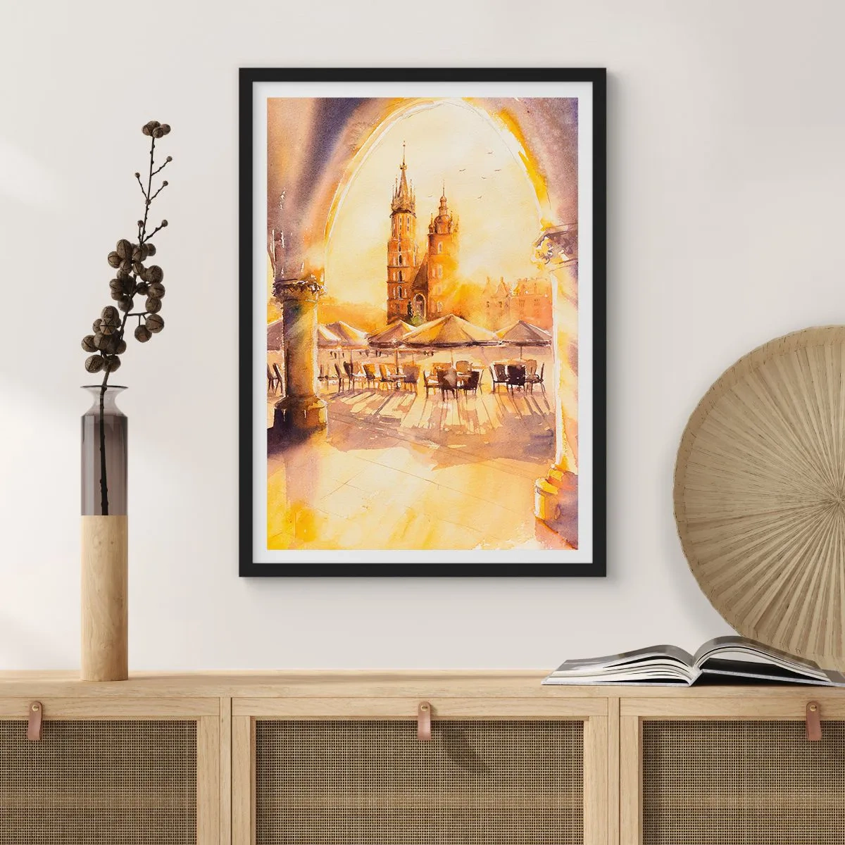 Plakat i sort ramme - En akvarel, der forestiller Krakows markedsplads ved solnedgang. - 50x70cm - Øst over markedet i Kraków - Moderne vægdekoration til stue og soveværelse ARTTOR