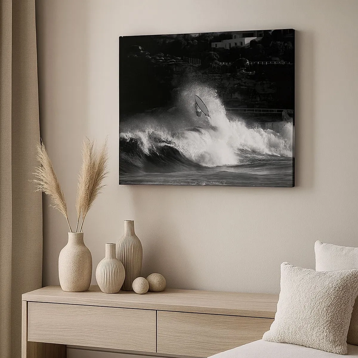 Lærredstryk - Billede på lærred - En surfer, der rider på en bølge i monokrom - 70x50cm - Udfordring accepteret! - Moderne vægdekoration til stue og soveværelse ARTTOR