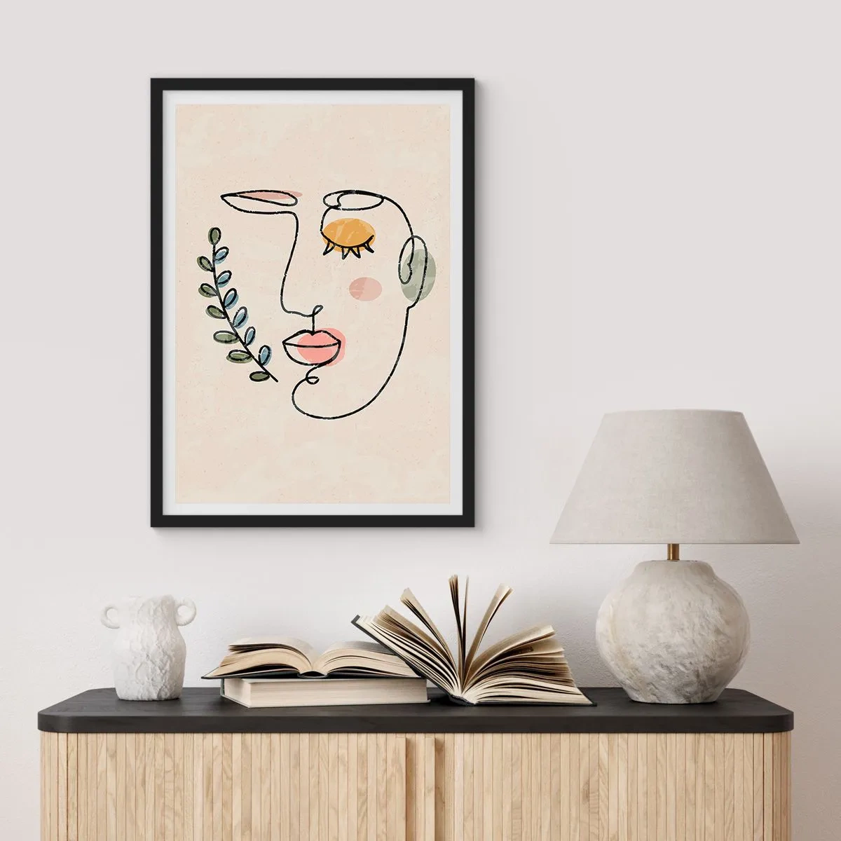 Plakat i sort ramme - Minimalistisk linjeportræt af en kvinde på en beige baggrund - 50x70cm - Ro fundet - Moderne vægdekoration til stue og soveværelse ARTTOR