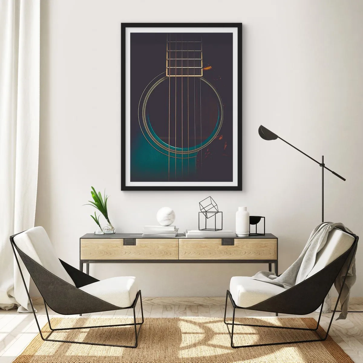 Plakat i sort ramme - Et kunstnerisk nærbillede af klangbunden på en akustisk guitar. - 50x70cm - Et øjeblik før det lyder - Moderne vægdekoration til stue og soveværelse ARTTOR