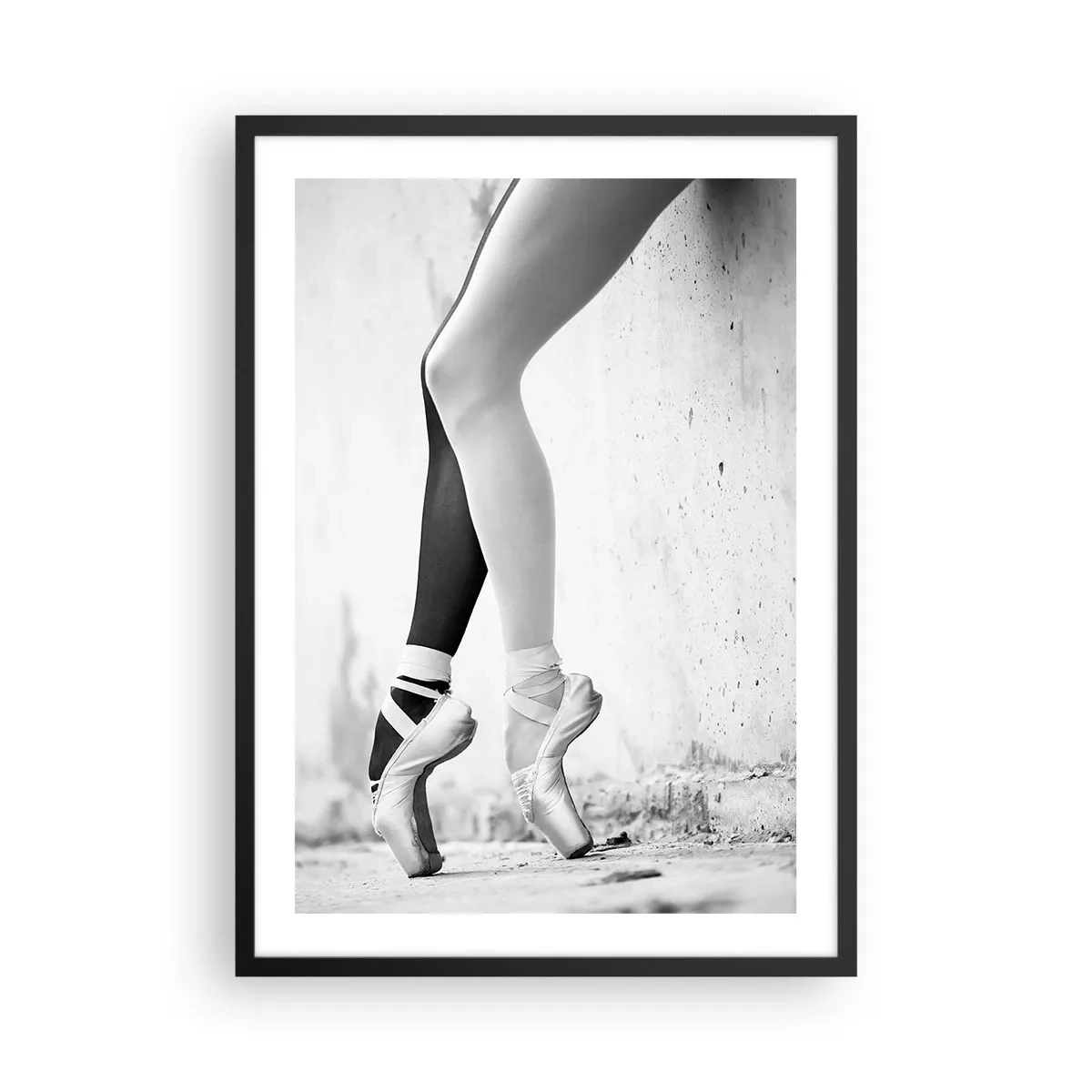 Plakat i sort ramme - Ballettens subtilitet - 50x70cm - Ballerina, voila! - Moderne vægdekoration til stue og soveværelse ARTTOR