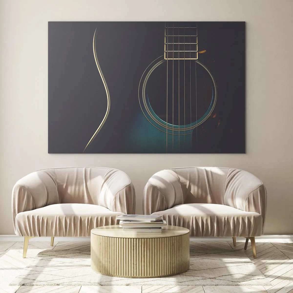 Billede på glas - Nærbillede af en sort akustisk guitar med strengedetaljer - 70x50cm - Et øjeblik før det lyder - Moderne vægdekoration til stue og soveværelse ARTTOR