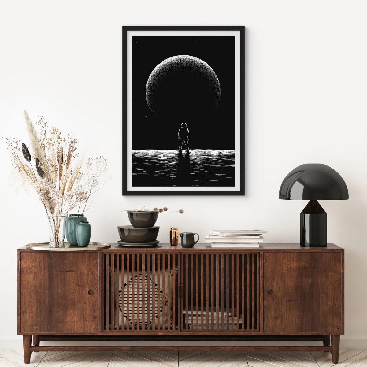 Plakat i sort ramme - En astronaut mod baggrunden af en enorm planet i rummet - 50x70cm - Ansigt til ansigt - Moderne vægdekoration til stue og soveværelse ARTTOR