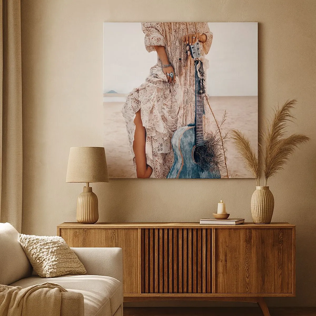 Lærredstryk - Billede på lærred - Kvinde i boho-stil med guitar på stranden - 70x50cm - Børn blomster på vej - Moderne vægdekoration til stue og soveværelse ARTTOR