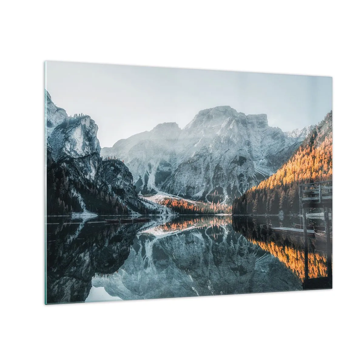 Billede på glas - Et bjerglandskab spejlet i søens rolige overflade - 70x50cm - Spejllandskab - Moderne vægdekoration til stue og soveværelse ARTTOR