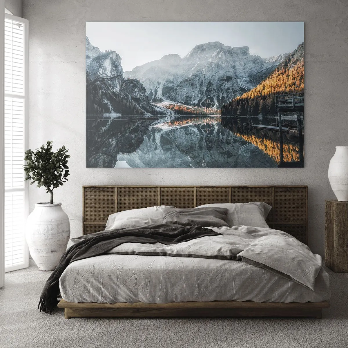 Billede på glas - Et bjerglandskab spejlet i søens rolige overflade - 70x50cm - Spejllandskab - Moderne vægdekoration til stue og soveværelse ARTTOR
