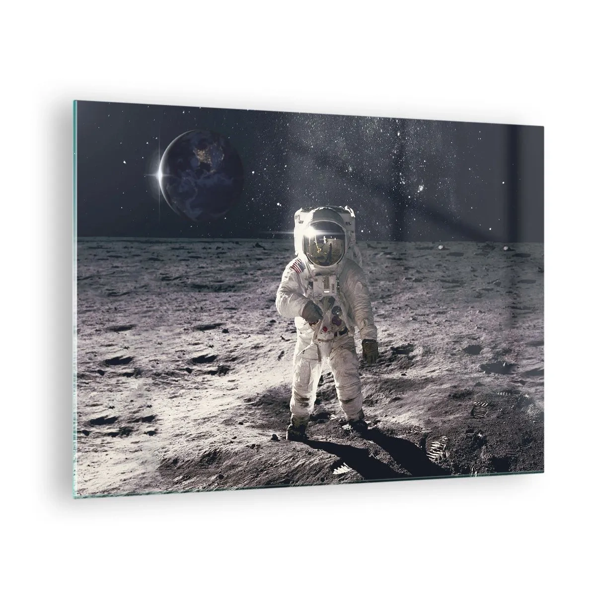 Billede på glas - Astronaut på månens overflade med Jorden i baggrunden - 70x50cm - Hilsner fra månen - Moderne vægdekoration til stue og soveværelse ARTTOR